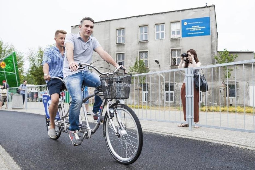 Zdecydowana większość cyklistów nie używa specjalnego stroju...