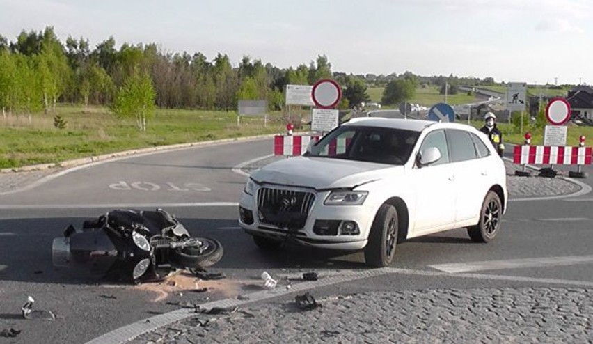 Wypadek motocyklisty w Celinach. Dwie osoby trafiły do szpitala