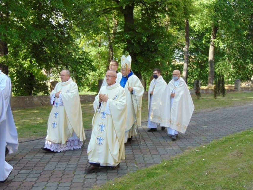 W kościele św. Wojciecha w Margoninie młodzież przyjęła Sakrament Bierzmowania [ZDJĘCIA]