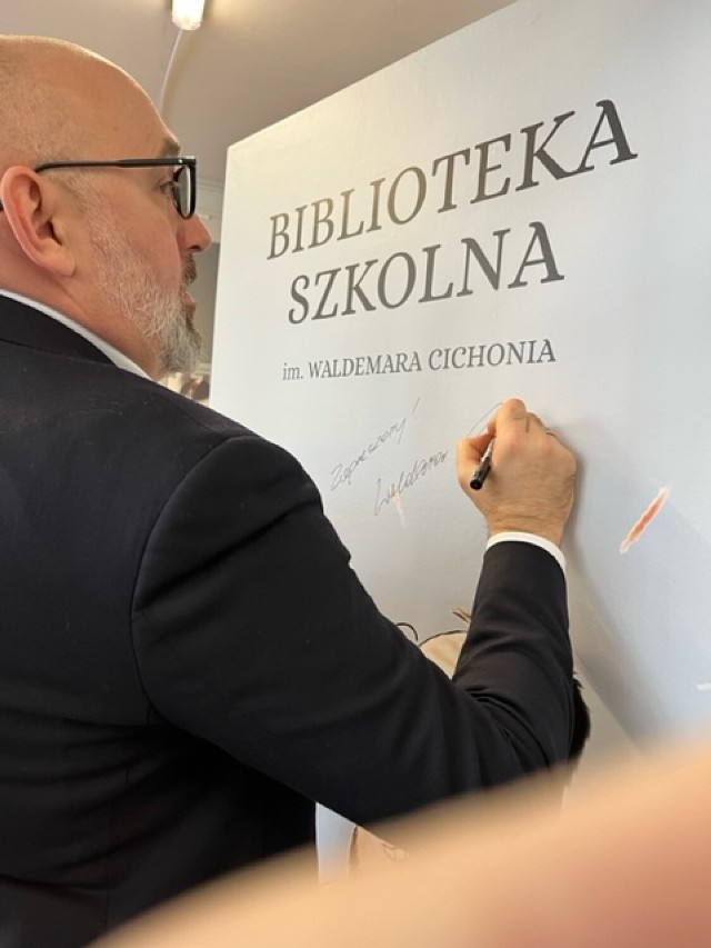 Nadanie imienia Waldemara Cichonia bibliotece szkolnej w SP 8 w Rudzie Śląskiej