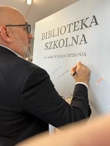 Waldemar Cichoń, autor serii książek o kocie Cukierku, patronem biblioteki szkolnej w Rudzie Śląskiej