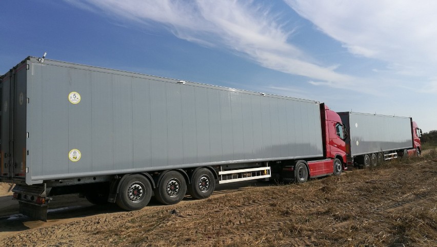 100 ton nielegalnych odpadów miało trafić na byłe żwirowisko koło Warty. Policja to udaremniła zatrzymując trefny transport