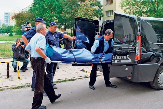 W Zakładzie Medycyny Sądowej przeprowadzono sekcję zwłok prawniczki zabitej w wieżowcu na Retkini. Zginęła od uderzenia w głowę tępym narzędziem.