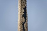 Minęły trzy lata, odkąd piorun uderzył w komin w Wałowicach i prawie przeciął go na pół. Niedługo później komin musiał zostać zburzony