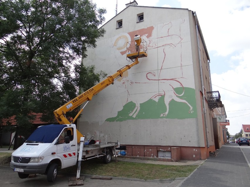 Mural w Łęczycy na 95 - lecie województwa łódzkiego