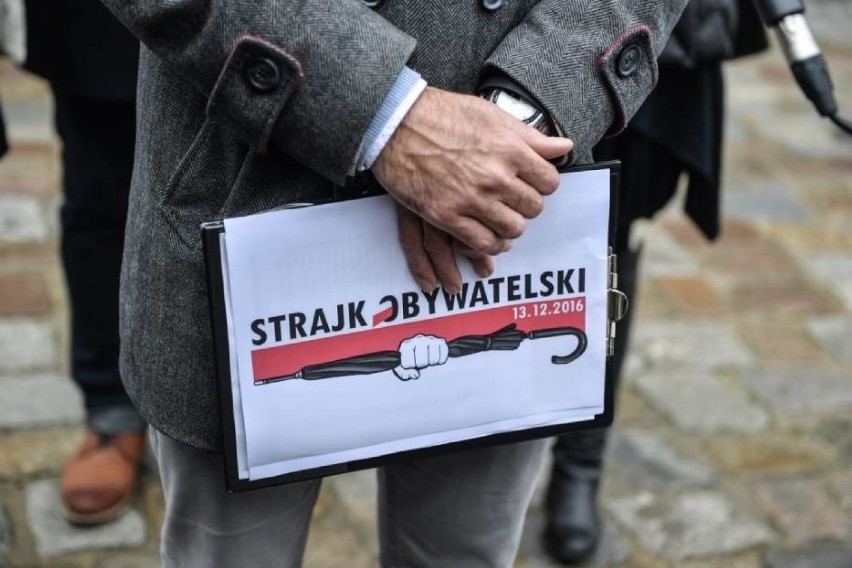 13 grudnia. Strajk obywatelski i pikieta w Gdyni