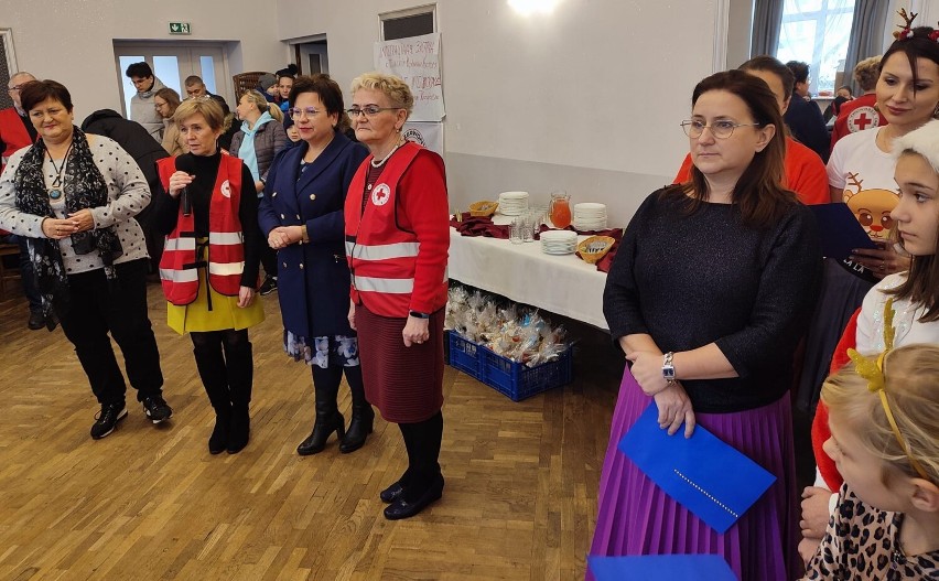 Rodziny polskie i ukraińskie otrzymały paczki świąteczne od PCK w Środzie
