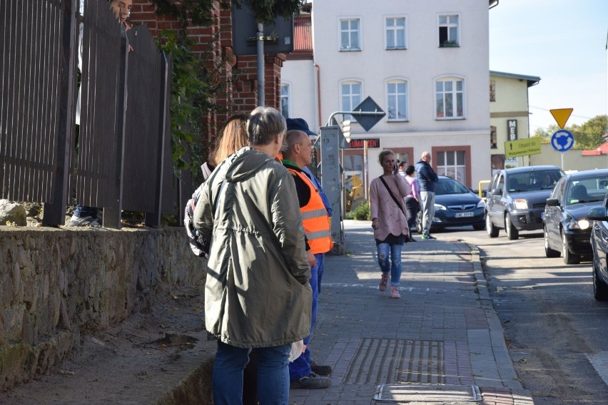 Śmiertelny wypadek w Pucku (wrzesień 2018). 70-letnia mieszkanka powiatu puckiego potrącona przez ciężarówkę na ulicy MDL | ZDJĘCIA, WIDEO