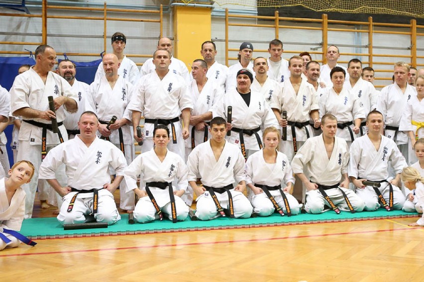 Karate: Ceremonia wręczenia czarnych pasów i certyfikatów na stopnie mistrzowskie [ZDJĘCIA]