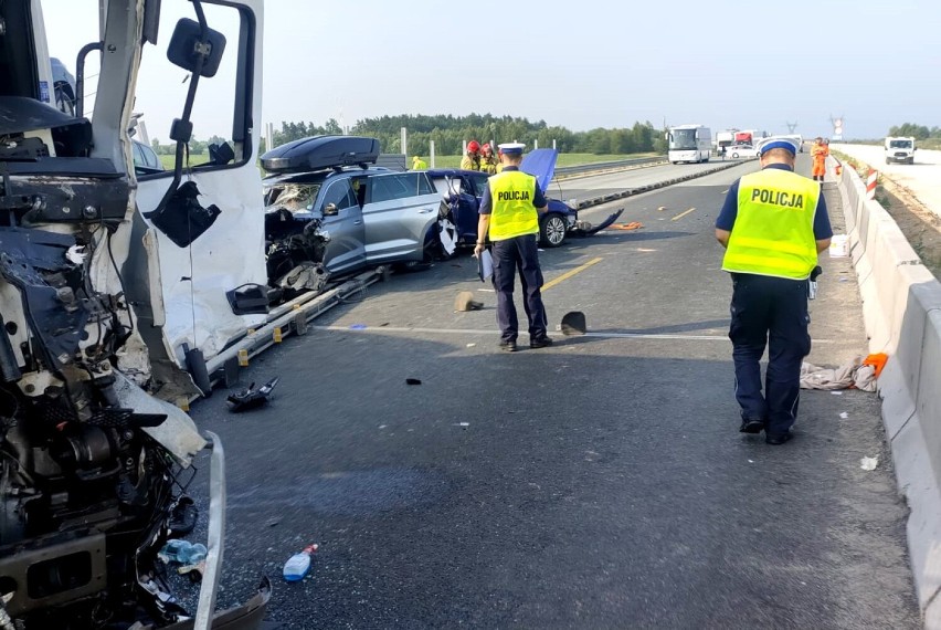 Śmiertelny wypadek na A1 w Adolfinowie pod Piotrkowem....