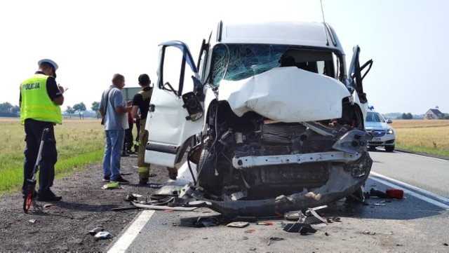 Wypadek w Karlinie na DK91 pod Piotrkowem. Zderzenie busa z ciężarówką i osobówką. Droga zablokowana - 9.07.2021