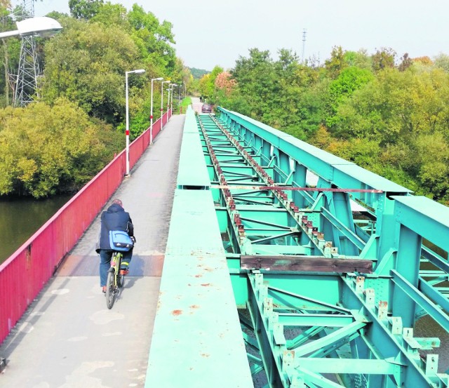 Gmina zleci opracowanie dokumentacji na przebudowę mostu kolejowego.