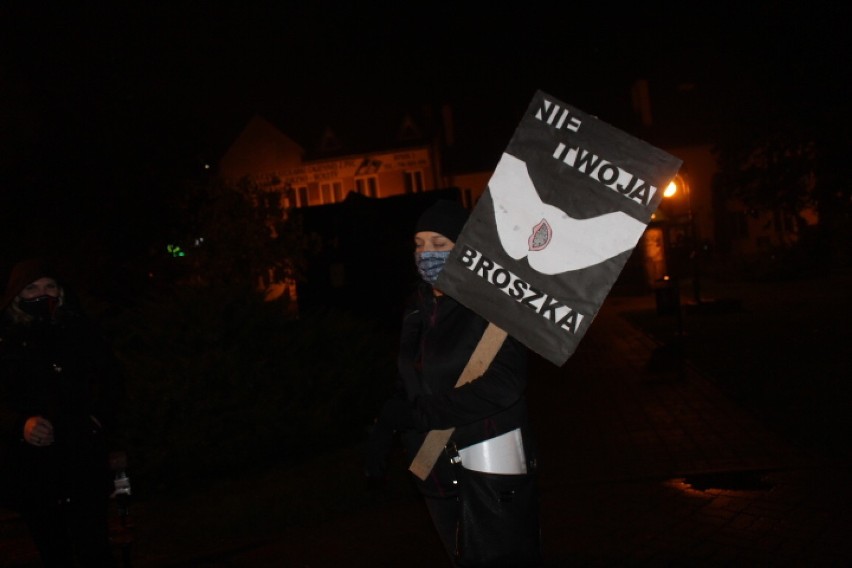 Radziejów. Hasła i transparenty z protestów kobiet w Radziejowie i Piotrkowie Kujawskim [zobacz zdjęcia]