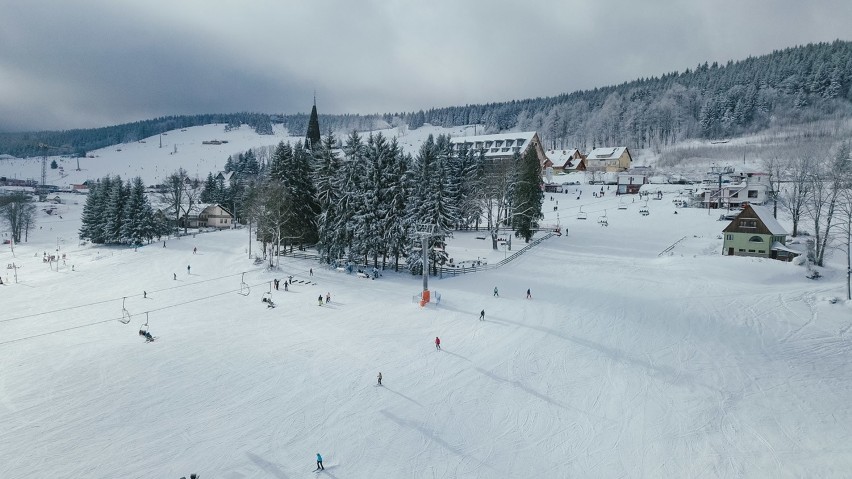 Narciarze zainaugurowali sezon zimowy w Zieleniec SKI Arena. Zobacz ich zdjęcia! 