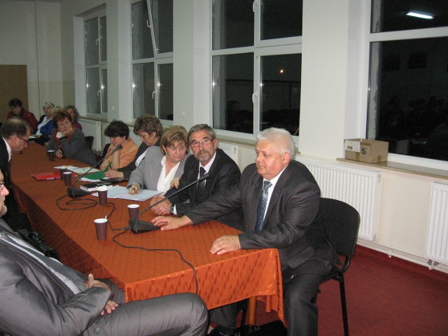 Sekretarz gminy  Jan Sadowski (w środku)