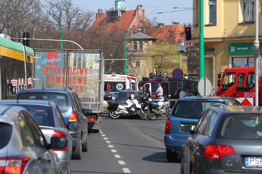 Wypadki w Poznaniu - zdjęcia, relacje, utrudnienia w ruchu