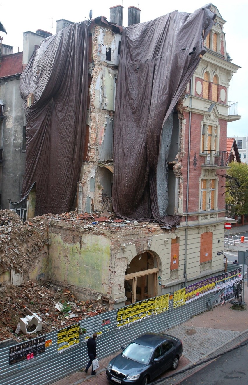 Katowice: Rocznica wybuchu przy Chopina. Przed kamienicą stoją znicze