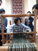 W Janowie Japonki uczą się tkać tkaniny dwuosnowowe (zdjęcia)