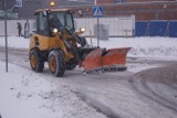 Atak zimy w Radomsku. Trudna sytuacja na drogach i chodnikach [ZDJĘCIA]
