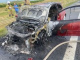 Pożar samochodu na autostradzie A1! Pojazd stanął w ogniu. Zdjęcia