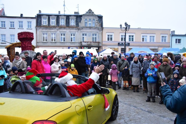 Zdjęcia ze strefy św. Mikołaja podczas jarmarku świątecznego na żnińskim rynku w niedzielę (10.12.2023).