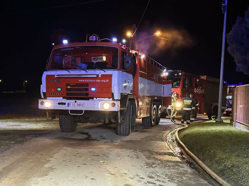 Pożar w Jaśle. Płonął budynek mieszkalny, ucierpiała starsza kobieta [ZDJĘCIA]