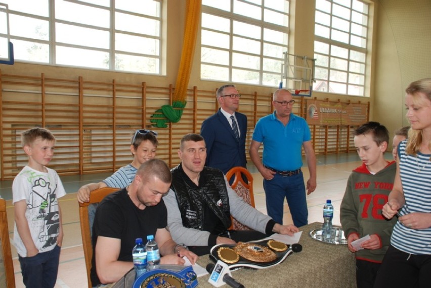 W szkole podstawowej w Głuszycy Piotr Wilczewski i Mariusz Wach spotkali się z mieszkańcami