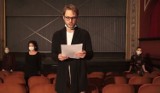 Aktorzy Teatru Osterwy w Gorzowie w ochronnych maseczkach czytają orędzie na 59. Międzynarodowy Dzień Teatru