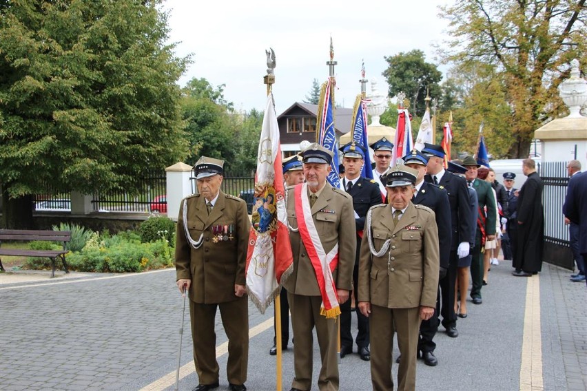 Zambrów. Nowy standar i insygnia na 20-lecie istnienia powiatu zambrowskiego