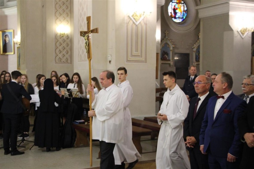 Zambrów. Nowy standar i insygnia na 20-lecie istnienia powiatu zambrowskiego