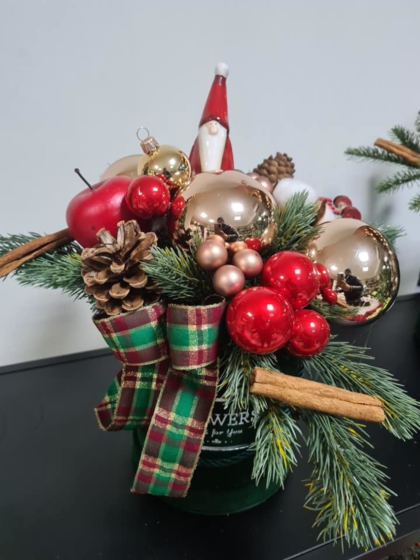 Boże Narodzenie 2020 w Tomaszowie Maz. Pięknie świąteczne stroiki w wykonaniu tomaszowianki Marzeny Lasoty [ZDJĘCIA]