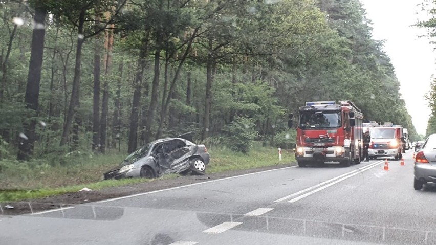 Dwa samochody zderzyły się za Klukami. Są chwilowe utrudnienia na drodze