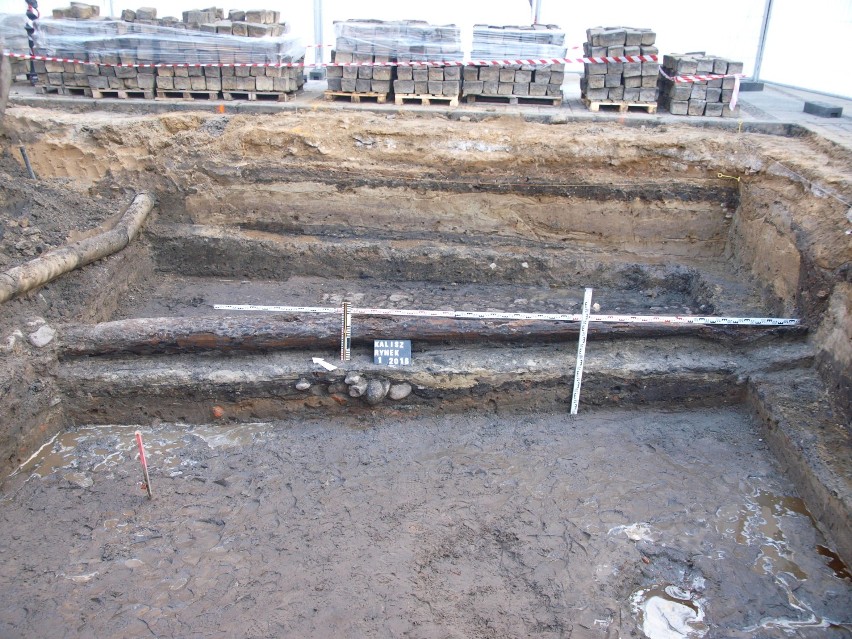 Archeolodzy szukają skarbów na kaliskim rynku
