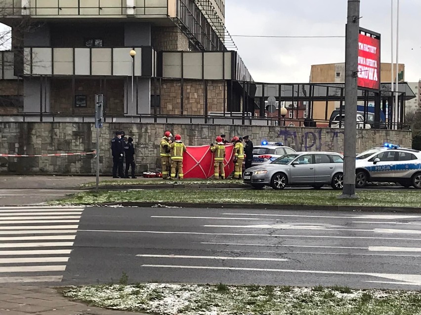Śmierć w centrum Piły. Starszy mężczyzna zmarł na chodniku 