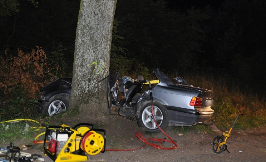 Tragiczny wypadek w Grzegrzółkach. Zginął 18-letni kierowca [ZDJĘCIA]