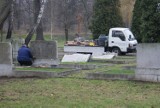 Prokuratura w Kaliszu stawia zarzuty po dewastacji cmentarza żołnierzy radzieckich