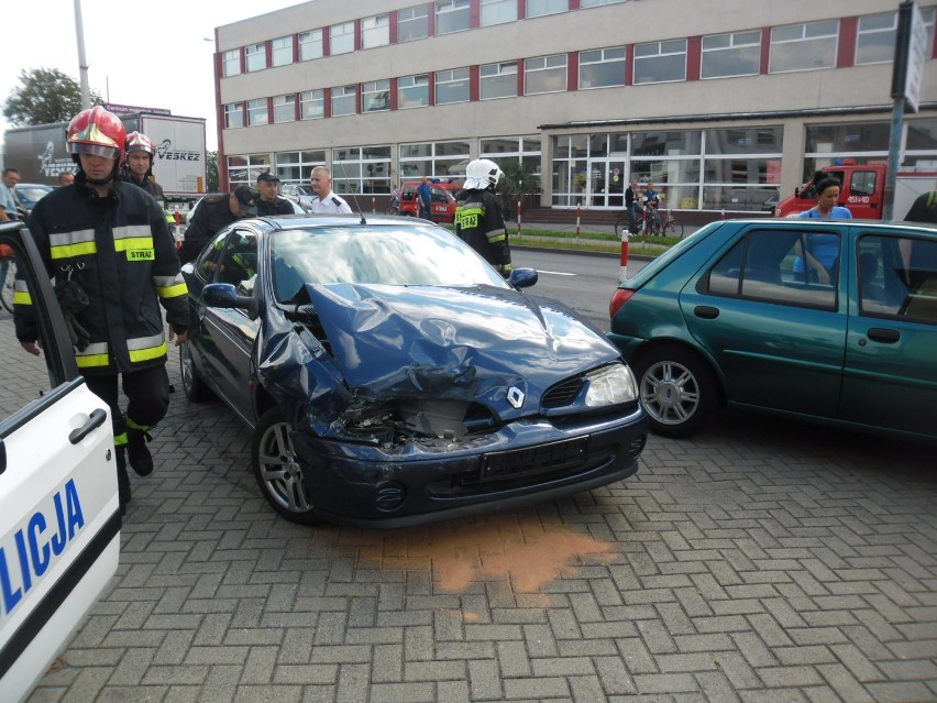 Kolizja w Jarocinie: Trzy samochody brały udział w kolizji...