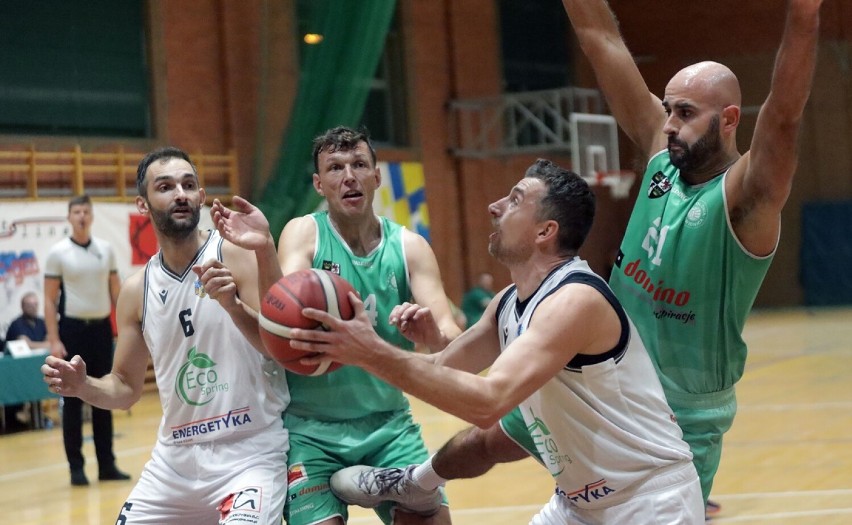 Zawodnicy KS Basket Legnica wygrali z  Domino Polonią Świdnica, zdjęcia