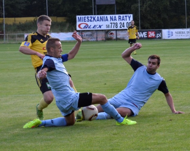 W poprzednich dwóch kolejkach piłkarze Gryfa Wejherowo nie mogli poradzić sobie z beniaminkami. Zremisowali z GKS Przodkowo 3:3 (na zdjęciu) oraz przegrali z KS Chwaszczyno 0:2