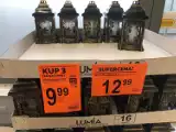 Ceny zniczy we Wrześni: Kaufland vs Biedronka [GALERIA]