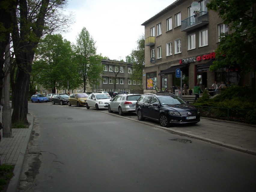 Wreszcie kierowcy parkują "jak Pan Bóg przykazał".