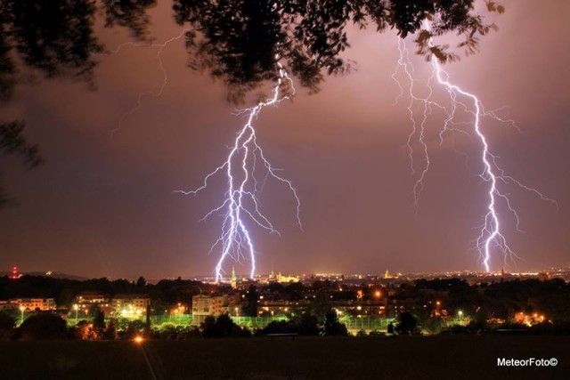 Zdjęcie na poniedziałek. Kraków okiem Meteora. Burza nad Krakowem.