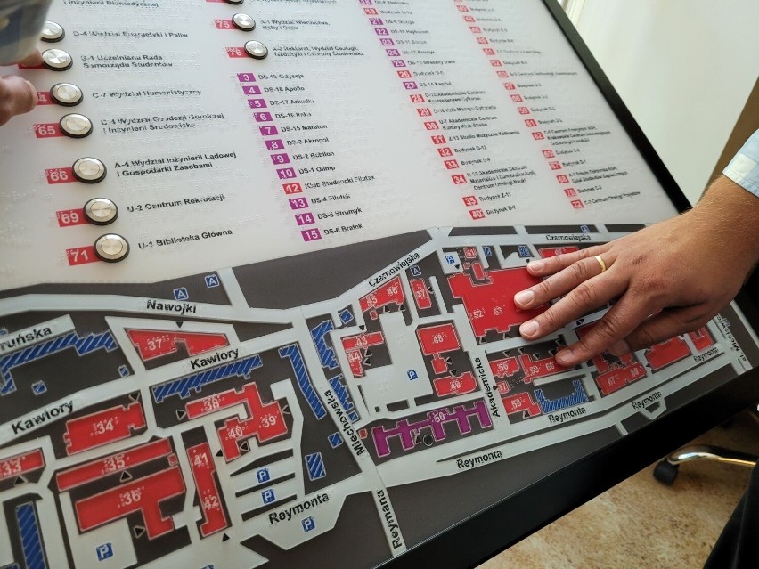 Kraków. Powstała mapa AGH, którą można odczytywać za pomocą zmysłu dotyku i odsłuchiwać