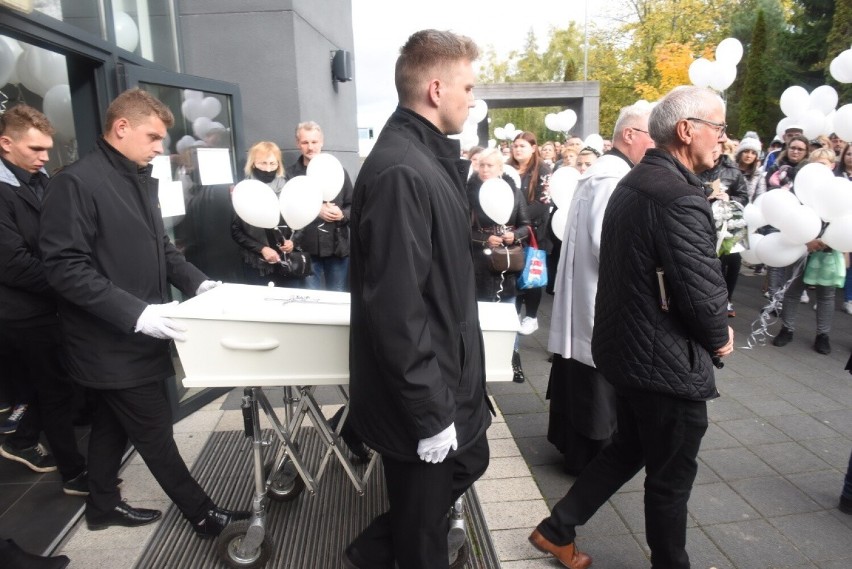 Na pogrzeb Piotrusia przyszło kilkuset mieszkańców.