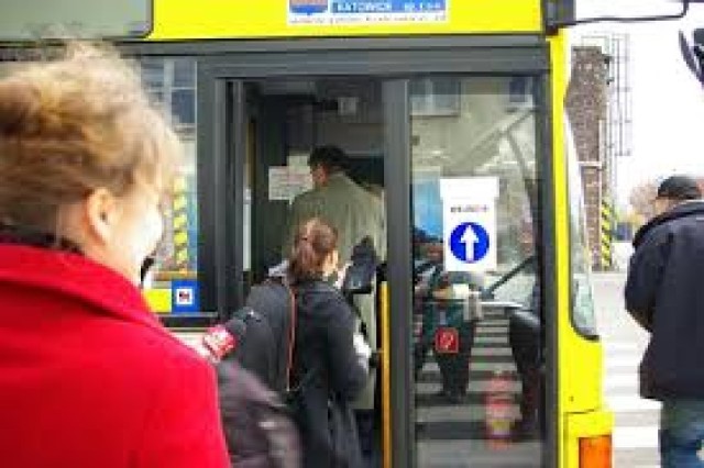 Od 1 kwietnia pasażerowie komunikacji miejskiej dojadą autobusem ...