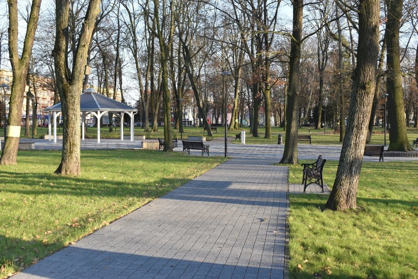 Ogrodzenie wokół Parku Tysiąclecia w Krośnie Odrzańskim...