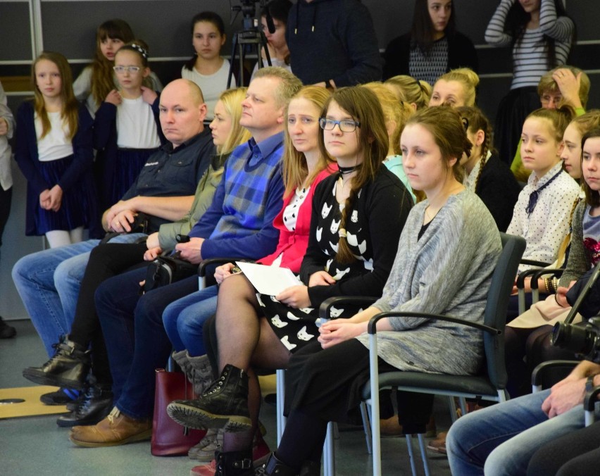 Stypendia dla uczniów z Malborka [ZDJĘCIA, WIDEO]. Burmistrz nagrodził tych, którzy najlepiej się uczą