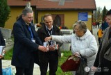  Udana kwesta na trzech cmentarzach w Dąbrowie Górniczej. Wolontariusze zebrali sporą sumę, która pozwoli uratować kolejne nagrobki 