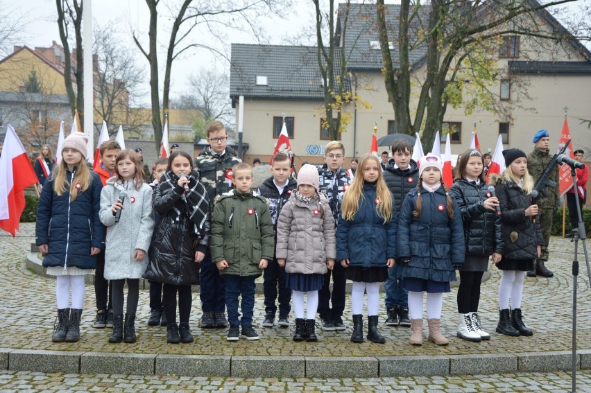 Lębork. Wspólne, radosne świętowanie 103 rocznicy odzyskania przez Polskę niepodległości
