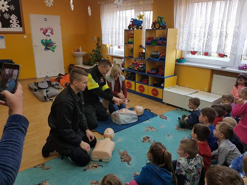 Spotkanie druhów OSP Zbąszyń i Wolsztyn  z przedszkolakami z Belęcina